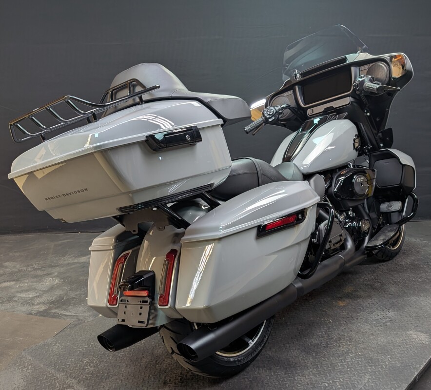 Harley-Davidson Street Glide Ultra 2025 FLHXU Billiard Gray - Photo 9