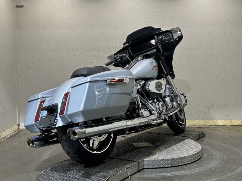 Harley-Davidson Street Glide 2025 FLHX 84540387DT ATLAS SLV MTLIC - Photo 3