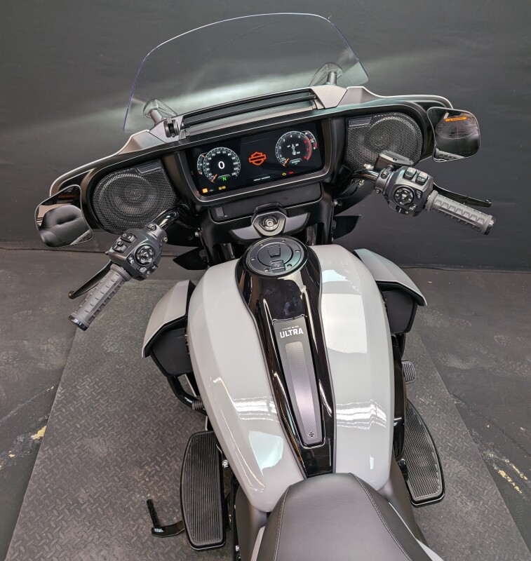 Harley-Davidson Street Glide Ultra 2025 FLHXU Billiard Gray - Photo 8