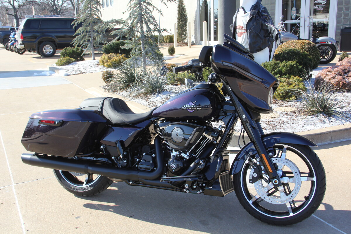 2025 Harley-Davidson Street Glide Mystic Shift - Black Finish - Photo 4