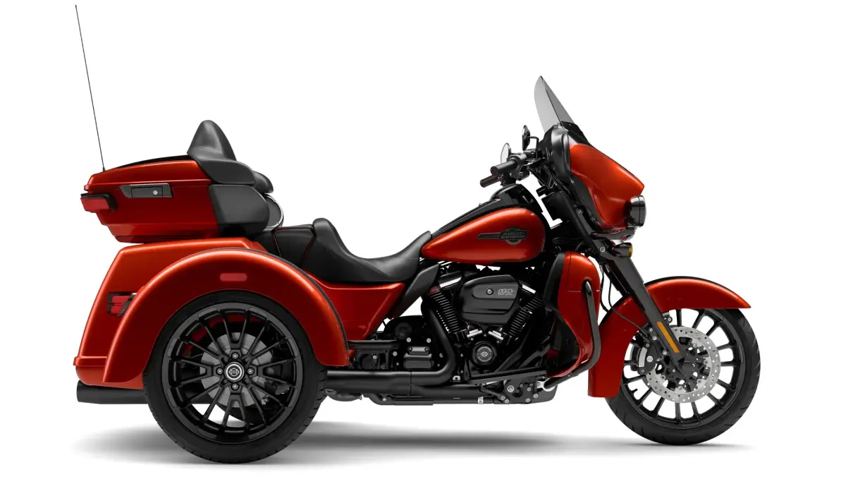 2025 Harley-Davidson<sup>®</sup> Tri Glide<sup>®</sup> Ultra Whiskey Fire - Black Finish