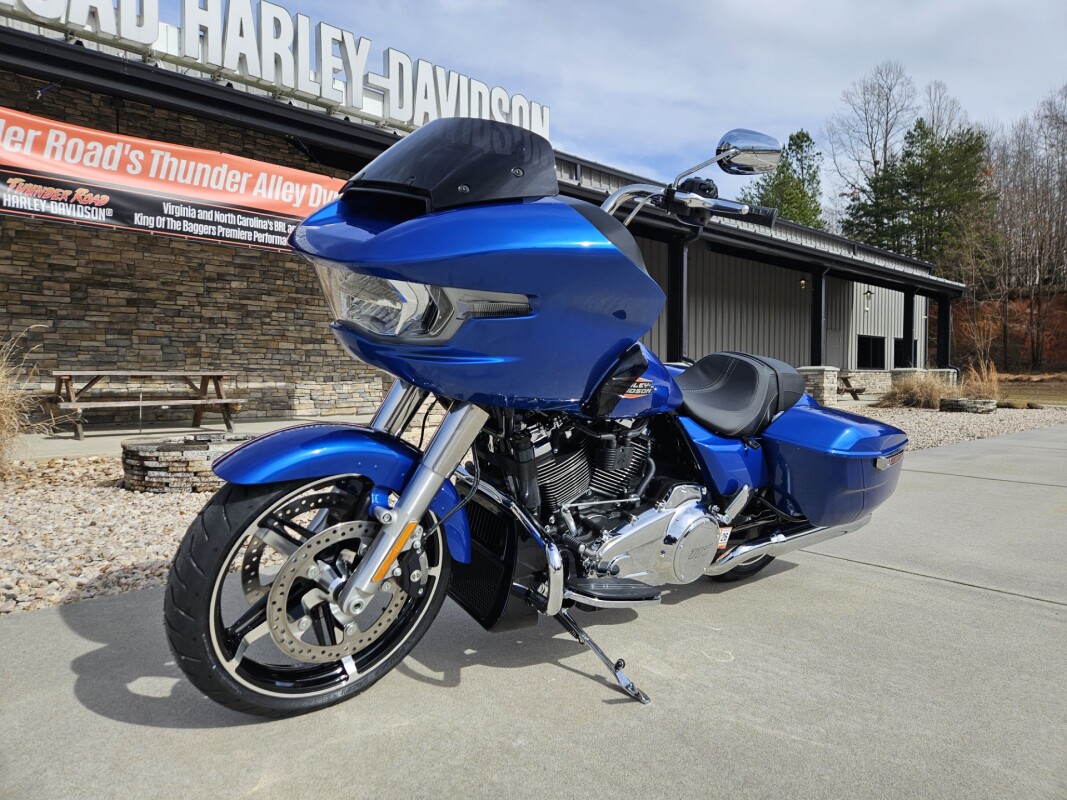 2025 Harley-Davidson Road Glide Blue Burst - Photo 2