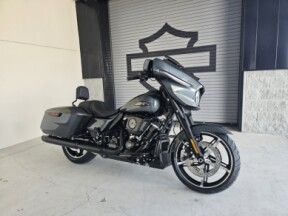 2025 Harley-Davidson<sup>®</sup> Street Glide® thumb 2