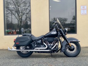 2024 Harley-Davidson<sup>®</sup> Heritage Classic FLHCS thumb 3
