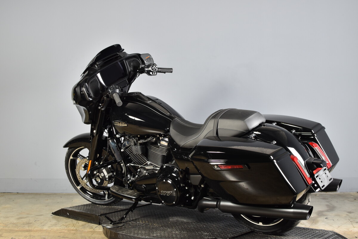 2025 Harley-Davidson Street Glide FLHX - Photo 6
