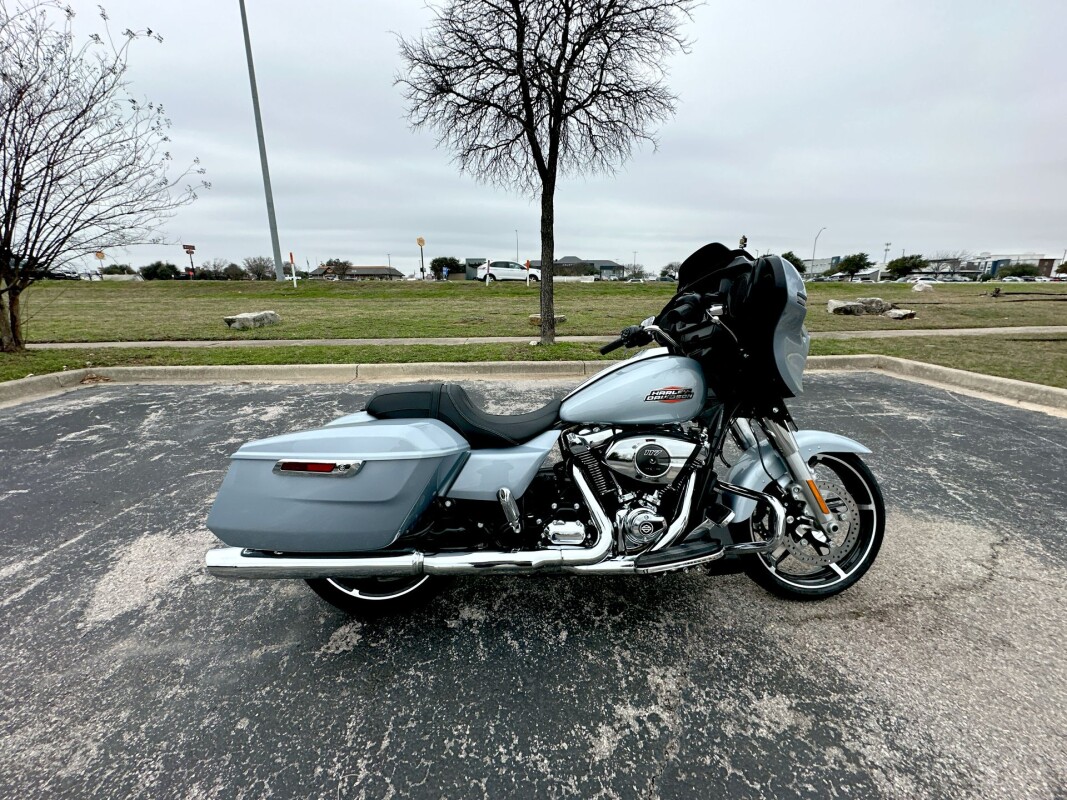 2025 Harley-Davidson Street Glide FLHX