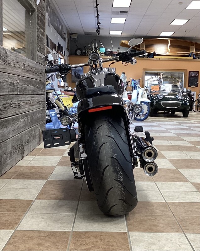 2025 Harley-Davidson Breakout Vivid Black (Chrome Finish w/ Cast Wheels) - Photo 4