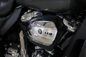 2022 Harley-Davidson<sup>®</sup> Road Glide<sup>®</sup> Limited Gauntlet Gray Metallic/Vivid Black thumb 2