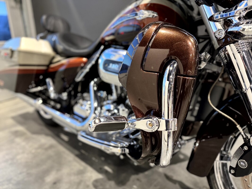 2011 Harley-Davidson CVO Street Glide Autumn Haze and Antique Gu - Photo 6