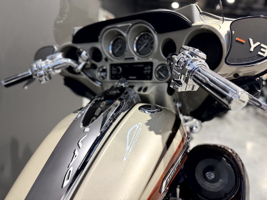 2011 Harley-Davidson CVO Street Glide Autumn Haze and Antique Gu - Photo 7