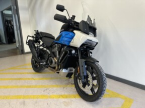 2022 Harley-Davidson<sup>®</sup> Pan America™ 1250 Fastback Blue/White Sand Pearl thumb 3
