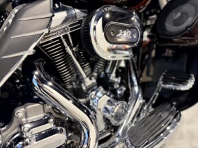 2011 Harley-Davidson® CVO™ Street Glide®</sup> Autumn Haze and Antique Gu thumb 0