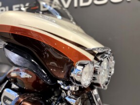 2011 Harley-Davidson® CVO™ Street Glide®</sup> Autumn Haze and Antique Gu thumb 3