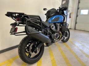 2022 Harley-Davidson<sup>®</sup> Pan America™ 1250 Fastback Blue/White Sand Pearl thumb 2