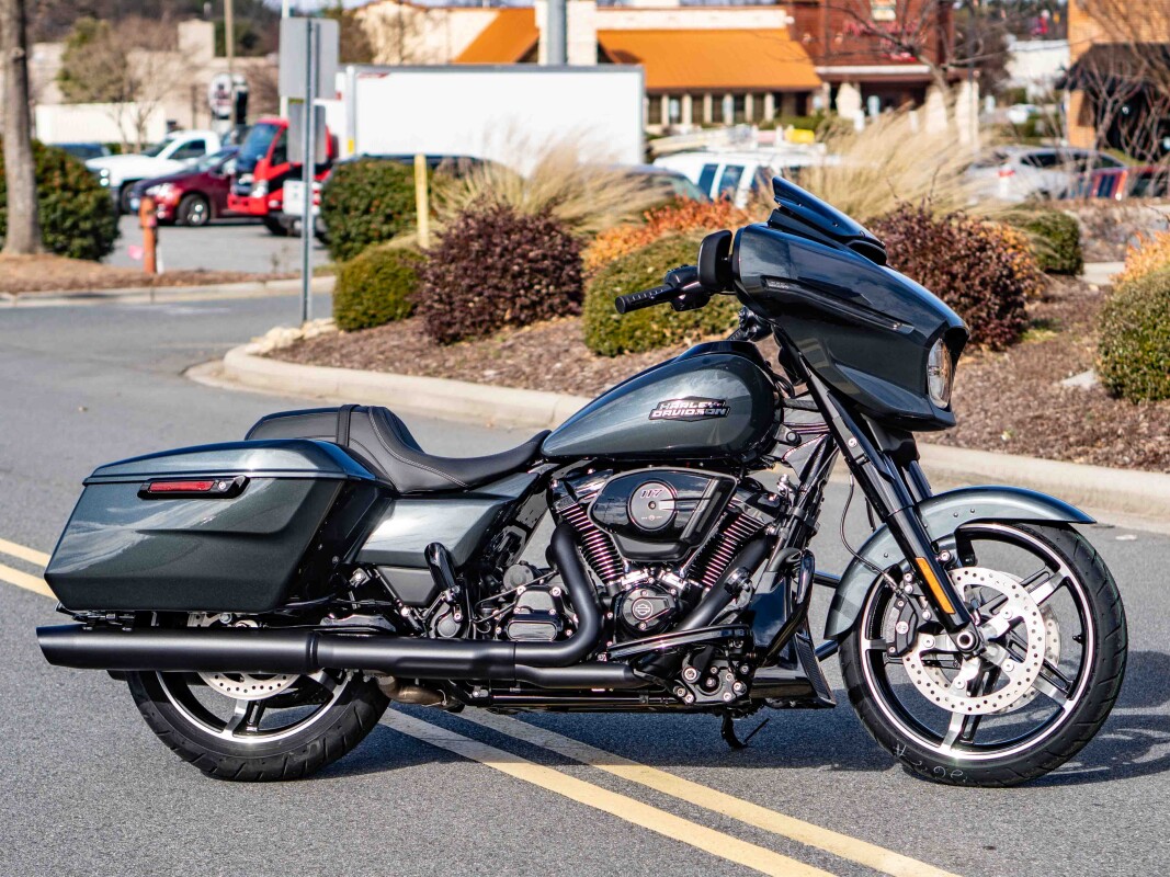 FLHX 2025 Street Glide - Photo 5
