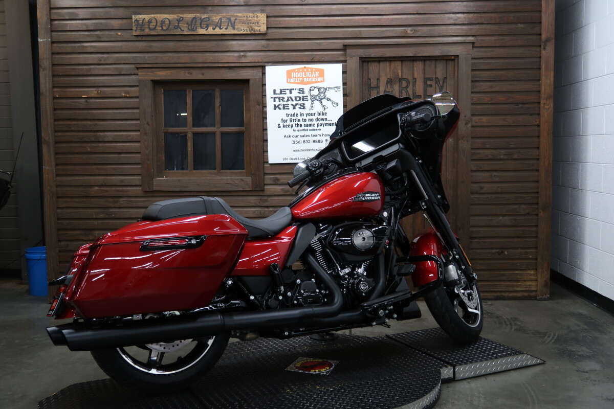 2025 Harley-Davidson Street Glide BRILLIANT RED - Photo 2