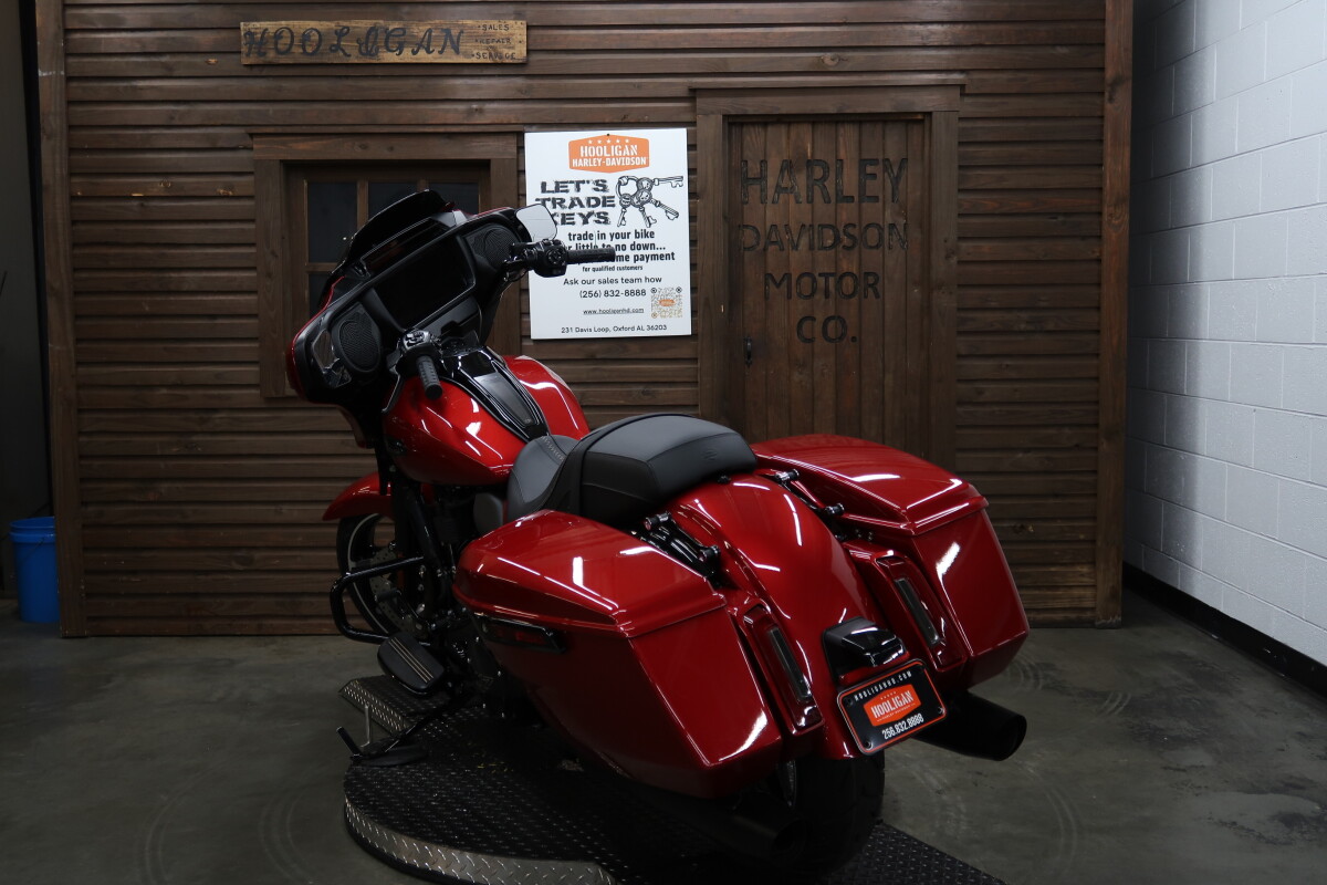 2025 Harley-Davidson Street Glide BRILLIANT RED - Photo 4