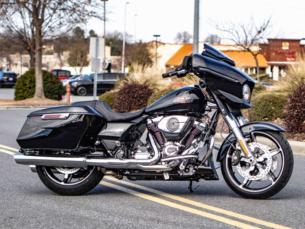 FLHX 2025 Street Glide - Photo 5