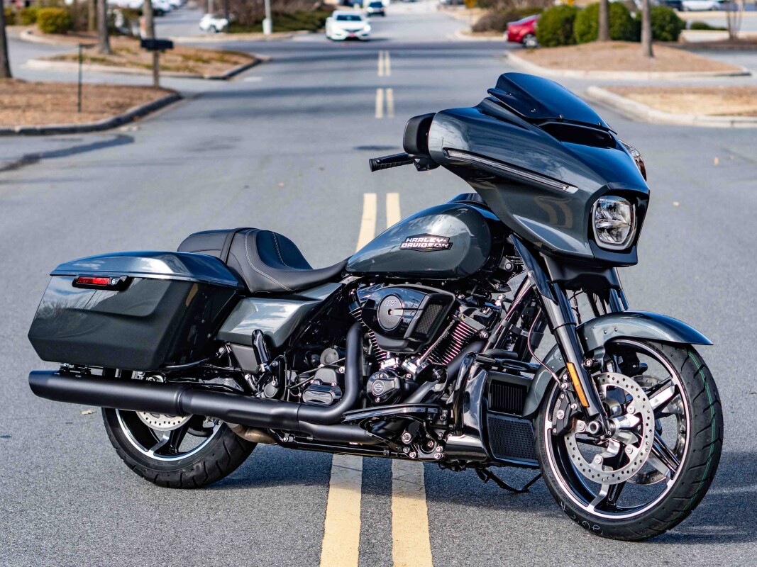 FLHX 2025 Street Glide - Photo 3