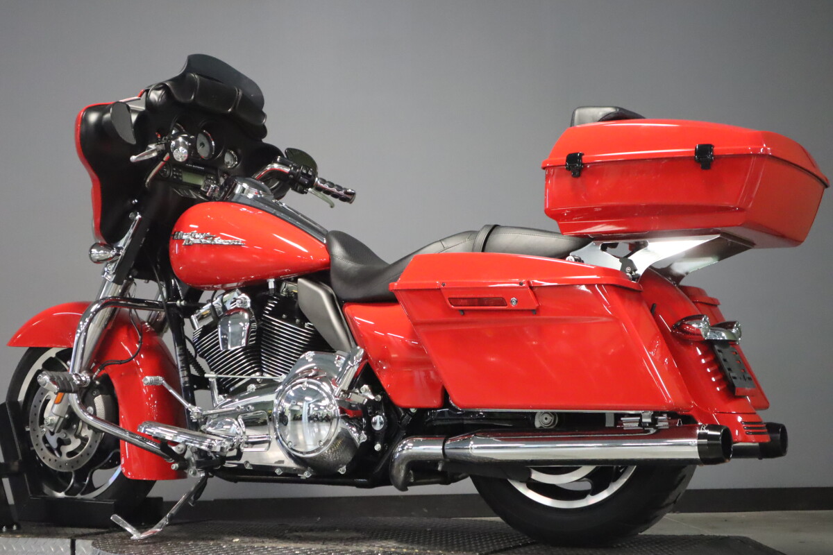 2010 Harley-Davidson Street Glide FLHX - Photo 6