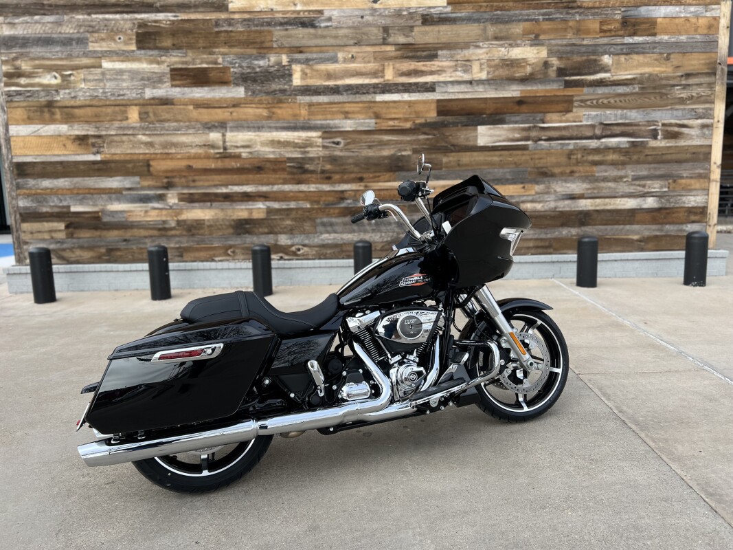 2025 Harley-Davidson Road Glide Black - Photo 2