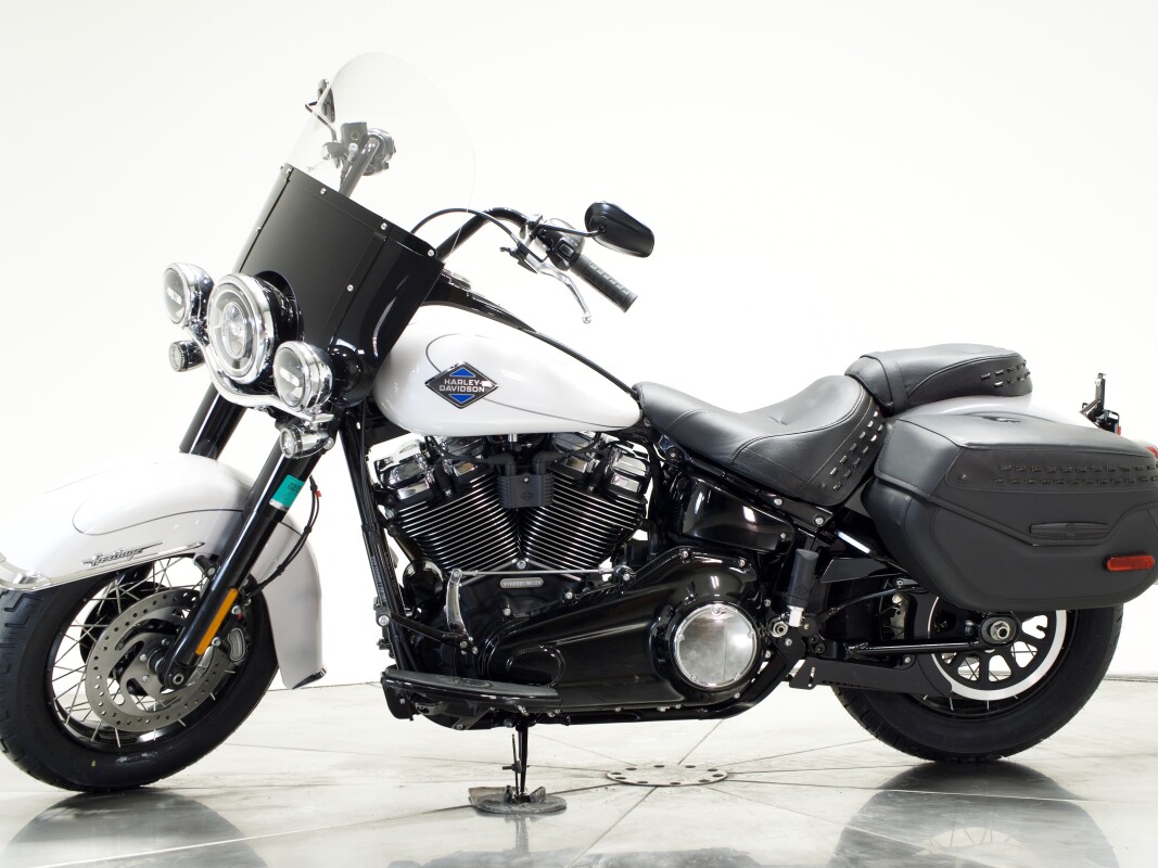 2025 Harley-Davidson FLHC Heritage Classic in White Onyx Pearl - Photo 7