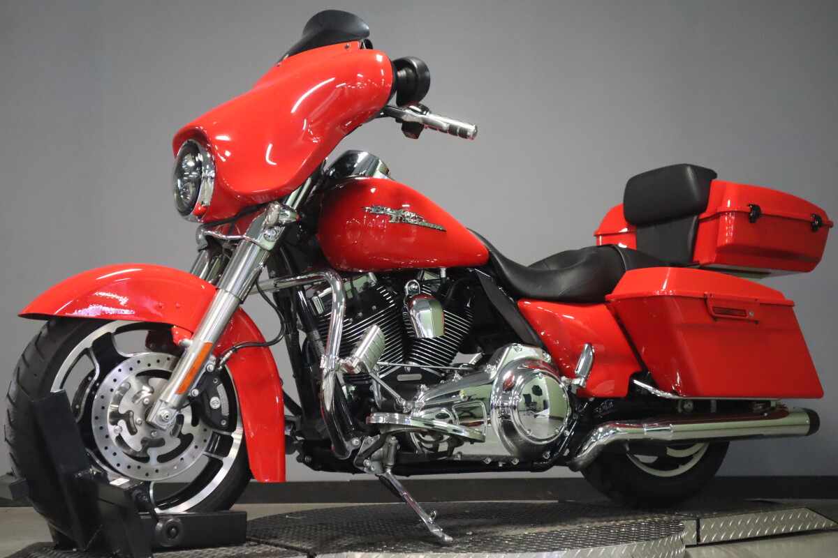 2010 Harley-Davidson Street Glide FLHX - Photo 4