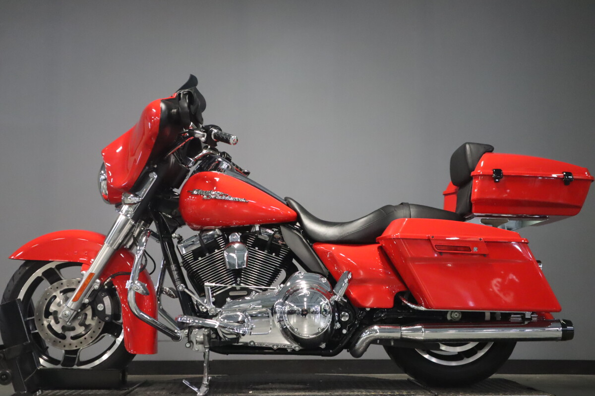 2010 Harley-Davidson Street Glide FLHX - Photo 5