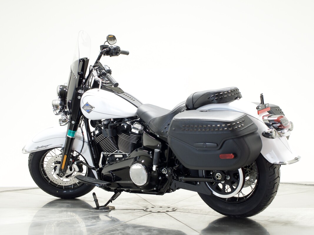 2025 Harley-Davidson FLHC Heritage Classic in White Onyx Pearl - Photo 9