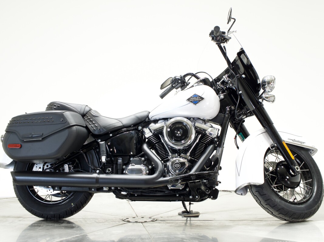 2025 Harley-Davidson FLHC Heritage Classic in White Onyx Pearl