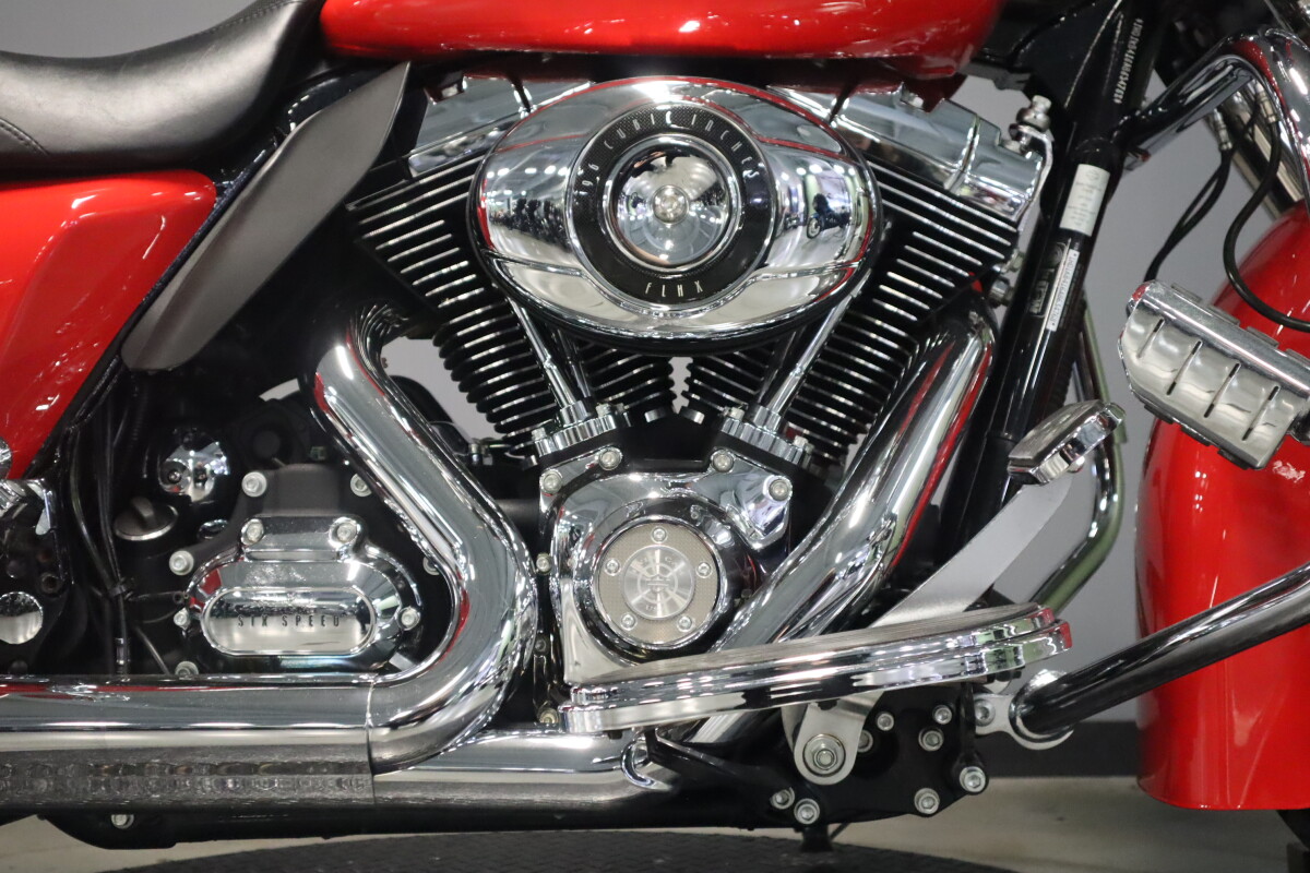 2010 Harley-Davidson Street Glide FLHX - Photo 10