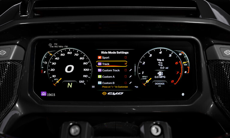 2025 Harley-Davidson CVO Road Glide ST technology