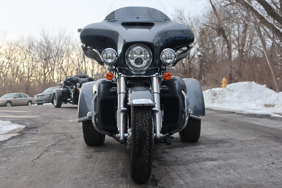 2021 Harley-Davidson Tri Glide Ultra FLHTCUTG - Photo 2