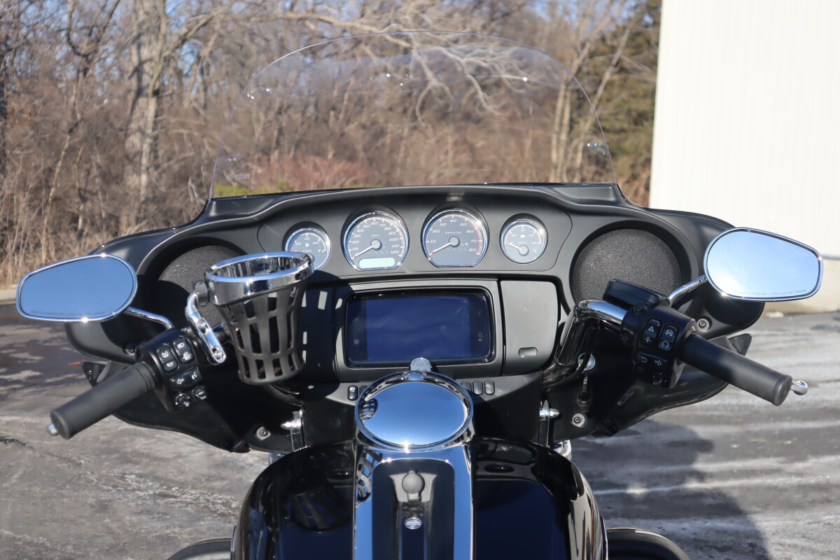 2023 Harley-Davidson Tri Glide Ultra FLHTCUTG - Photo 9