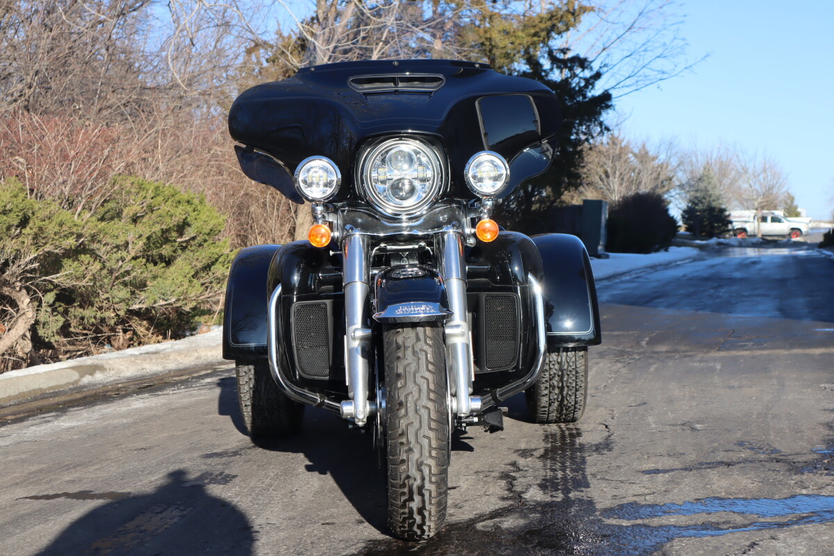 2023 Harley-Davidson Tri Glide Ultra FLHTCUTG - Photo 3