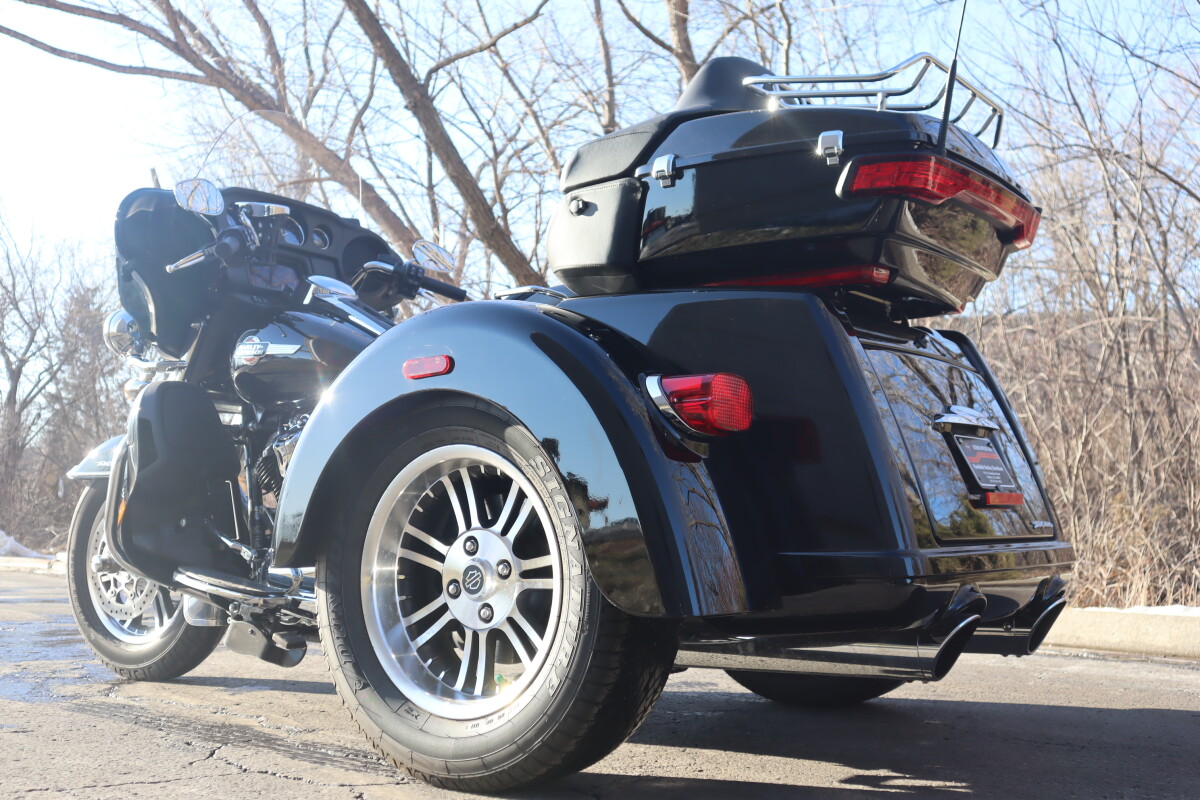 2023 Harley-Davidson Tri Glide Ultra FLHTCUTG - Photo 6