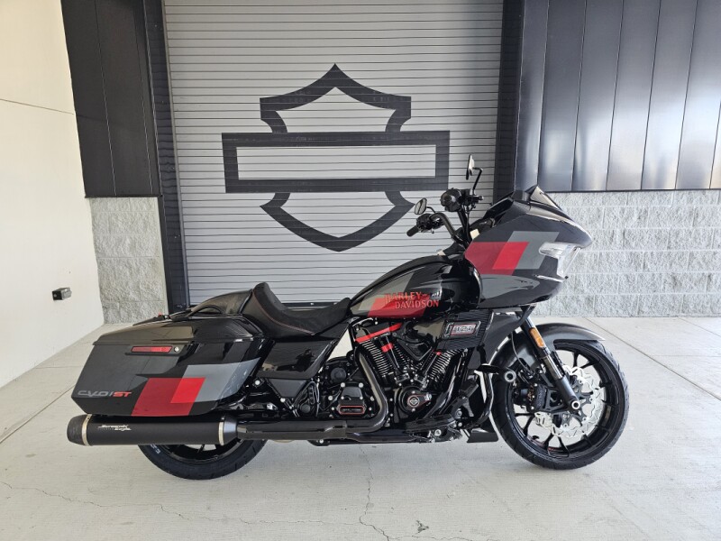 2025 Harley-Davidson<sup>®</sup> CVO™ Road Glide® ST