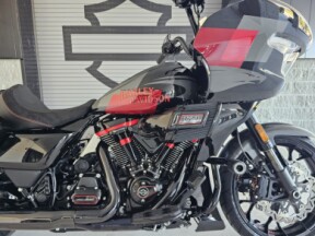 2025 Harley-Davidson<sup>®</sup> CVO™ Road Glide® ST thumb 3