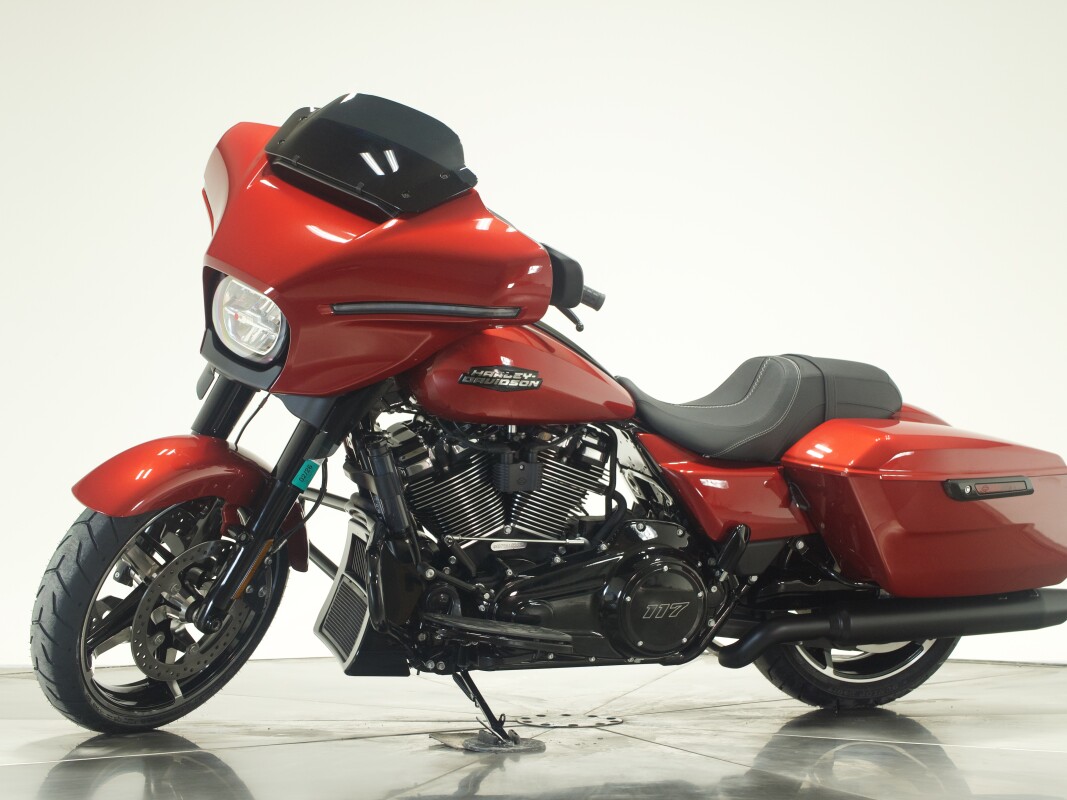 2025 Harley-Davidson FLHX Street Glide in Brilliant Red - Photo 6