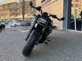 2025 Harley-Davidson<sup>®</sup> Sportster<sup>®</sup> S Vivid Black thumb 2