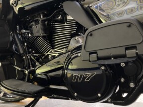 2025 Harley-Davidson<sup>®</sup> Street Glide® Ultra Iron Horse Metallic / Vivid Black - Black Finis thumb 1