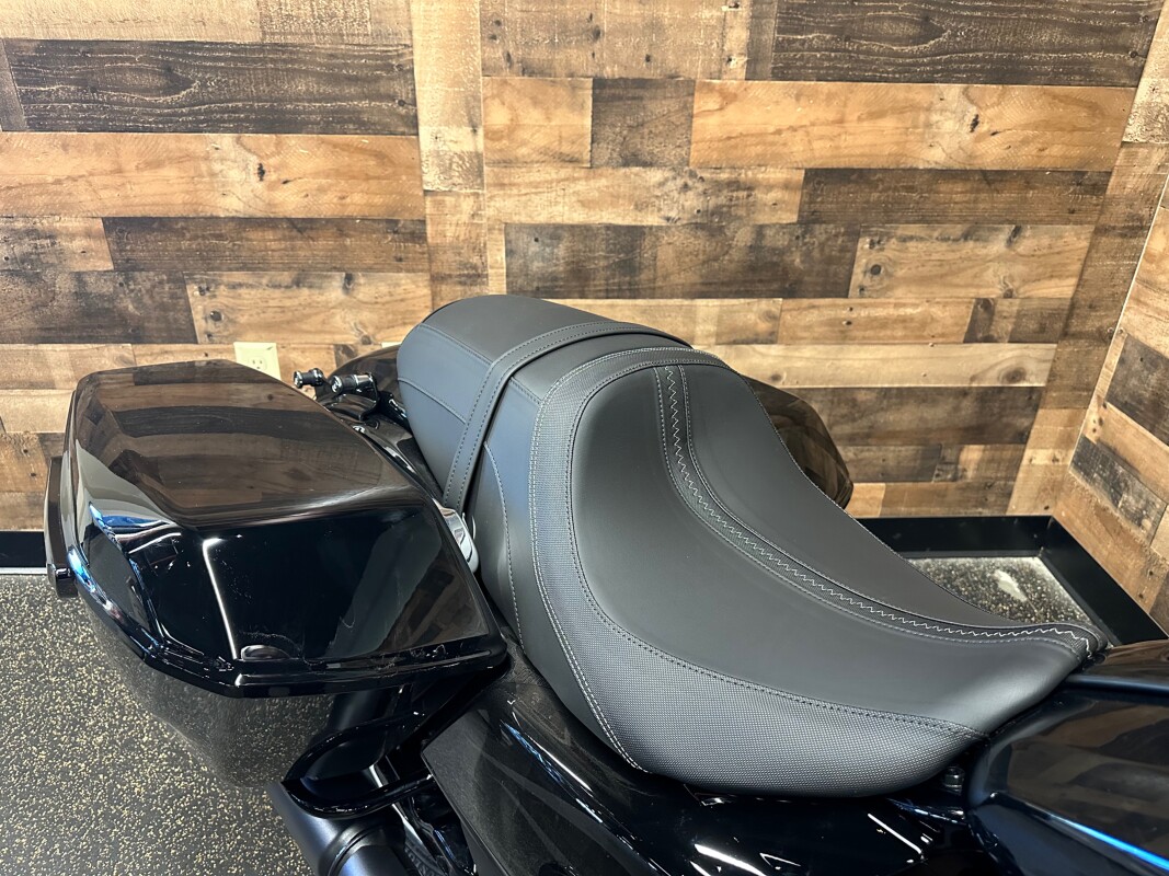2025 Harley-Davidson Street Glide Midnight Firestorm - Black Finish FLHX - Photo 5