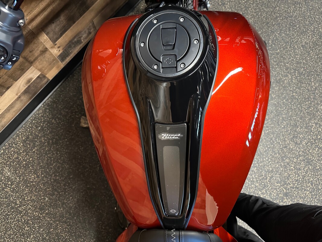 2025 Harley-Davidson Street Glide Whiskey Firestorm - Black Finish FLHX - Photo 8