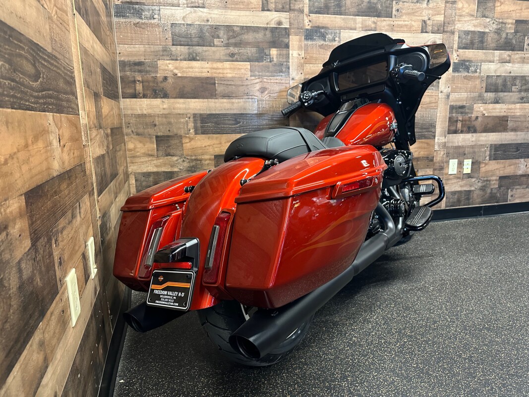 2025 Harley-Davidson Street Glide Whiskey Firestorm - Black Finish FLHX - Photo 2