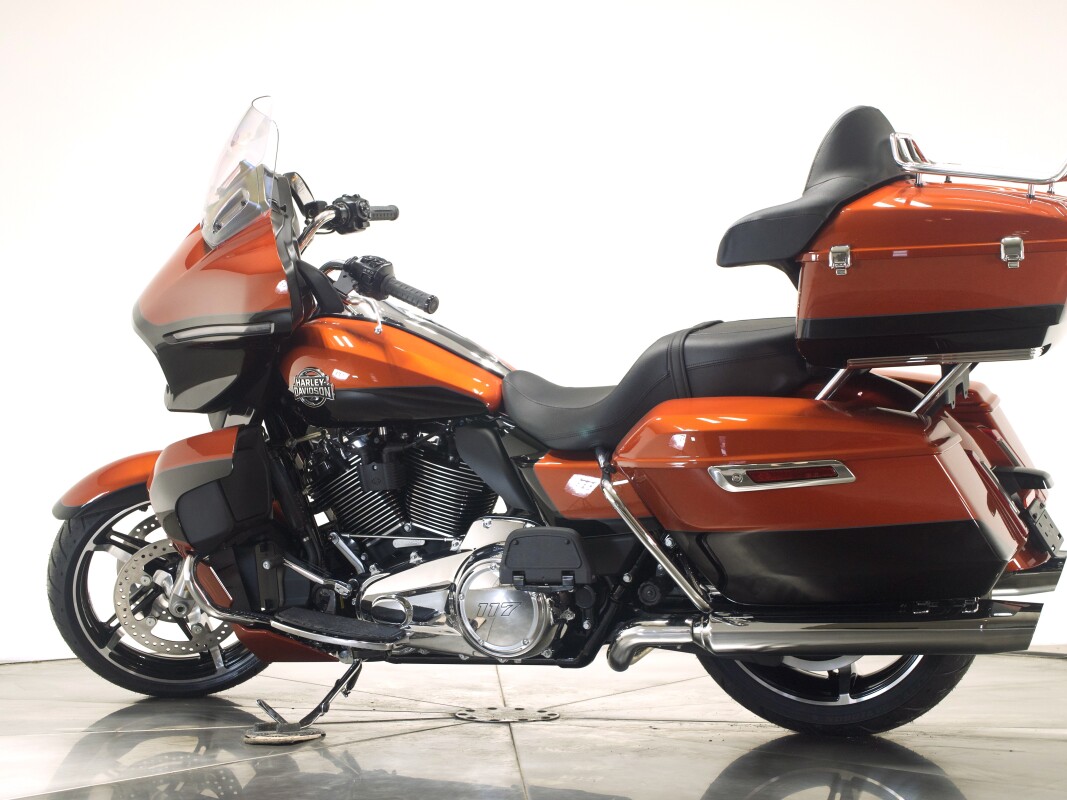 2025 Harley-Davidson FLHXU Street Glide Ultra in Whiskey Fire/ Vivid Black - Photo 8