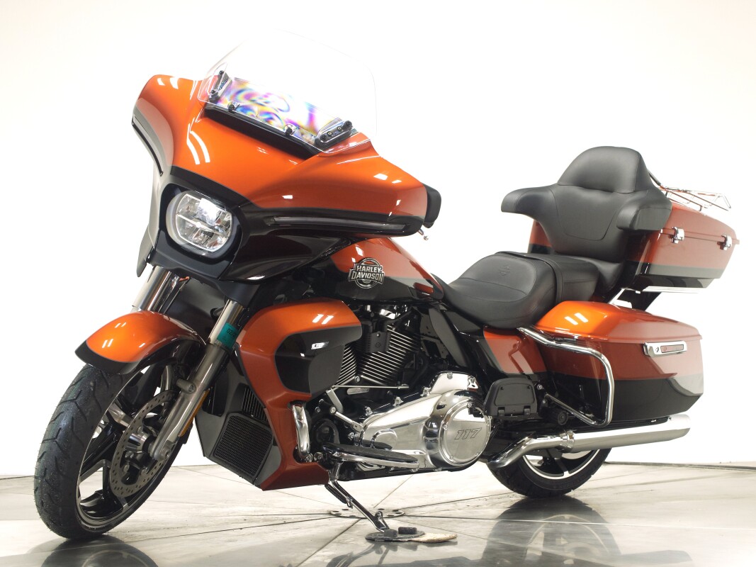 2025 Harley-Davidson FLHXU Street Glide Ultra in Whiskey Fire/ Vivid Black - Photo 6