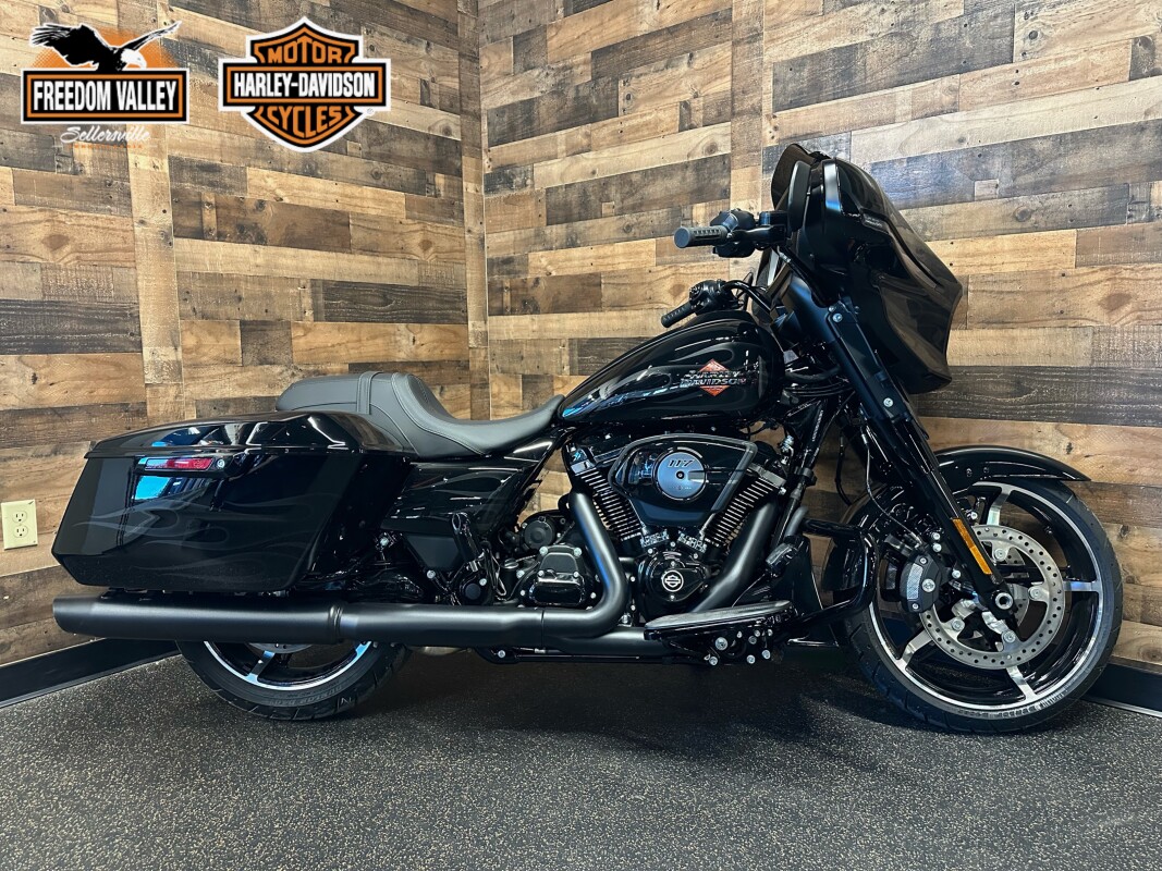 2025 Harley-Davidson Street Glide Midnight Firestorm - Black Finish FLHX