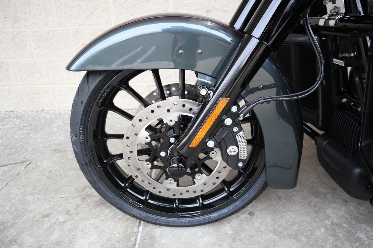 2025 Harley-Davidson Tri Glide Ultra FLHTCUTG - Photo 10