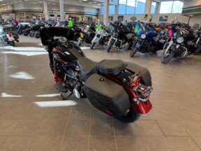 2025 Harley Davidson Heritage Classic FLHC thumb 2