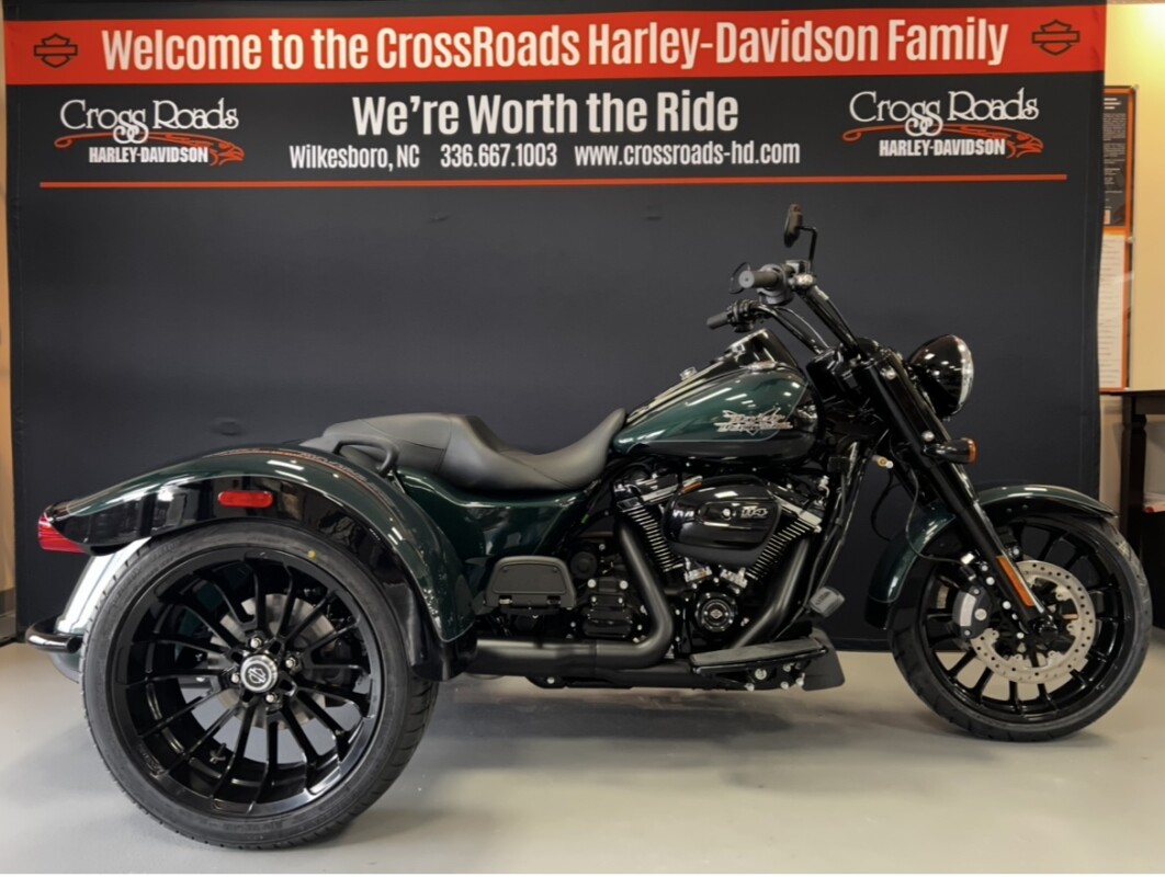 2024 Harley-Davidson® Freewheeler® Alpine Green / Vivid Black